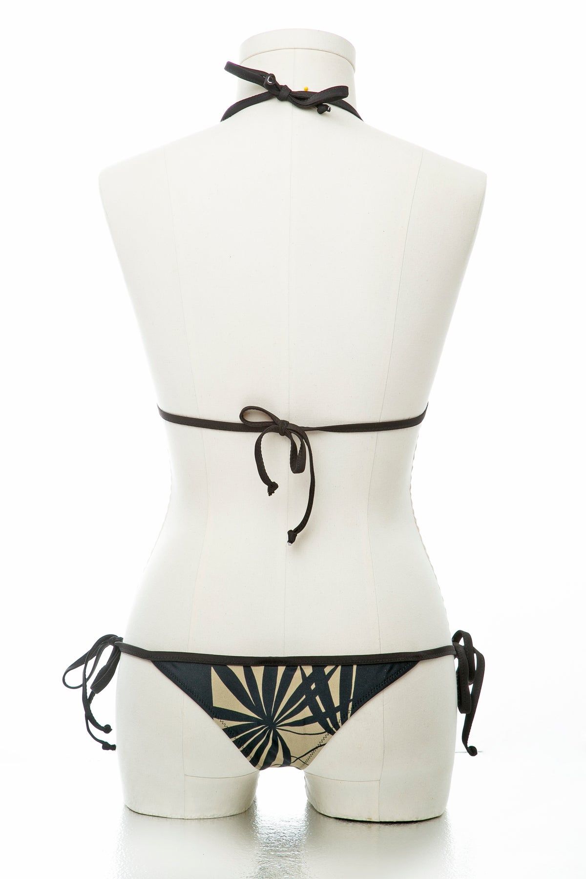 Noir Botanica